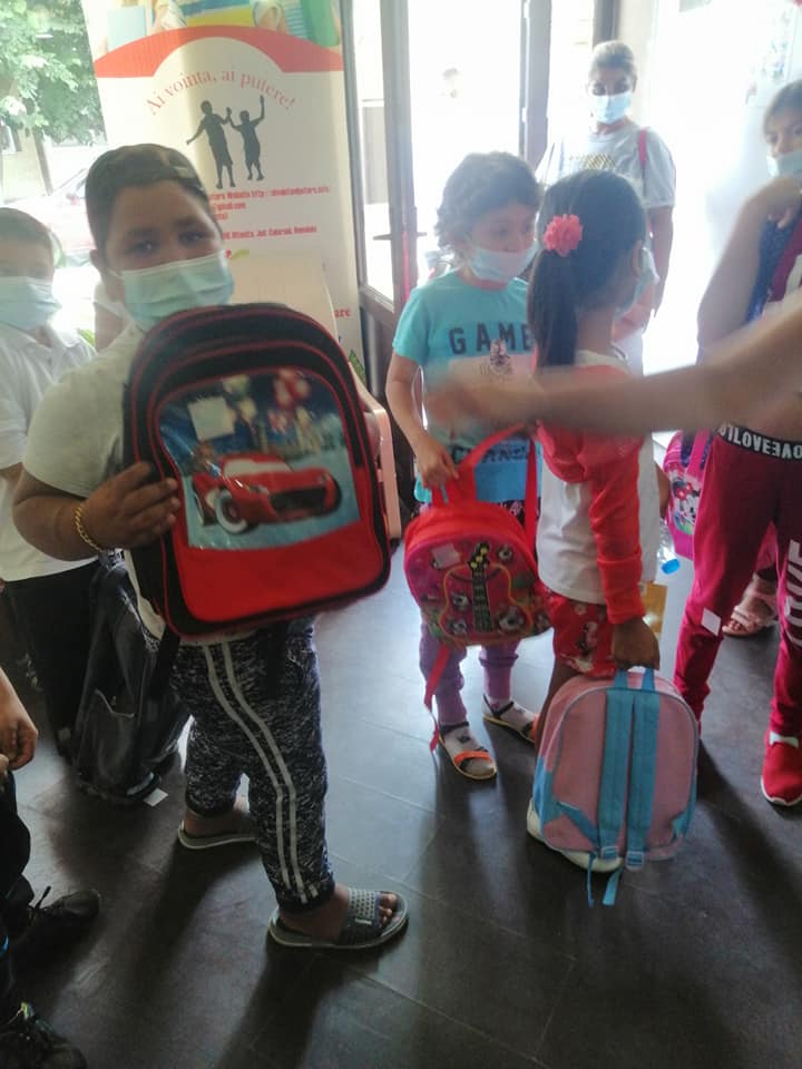 Campania Donează un ghiozdan